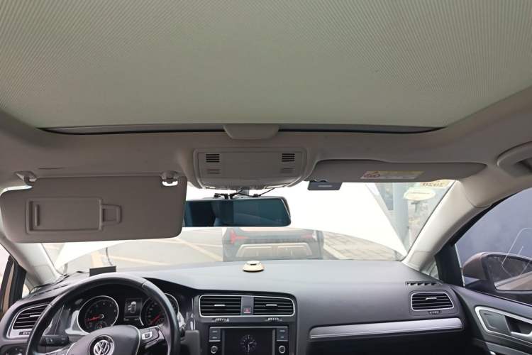 Used Volkswagen Golf 2018 230TSI Automatic Comfort Model Headliner