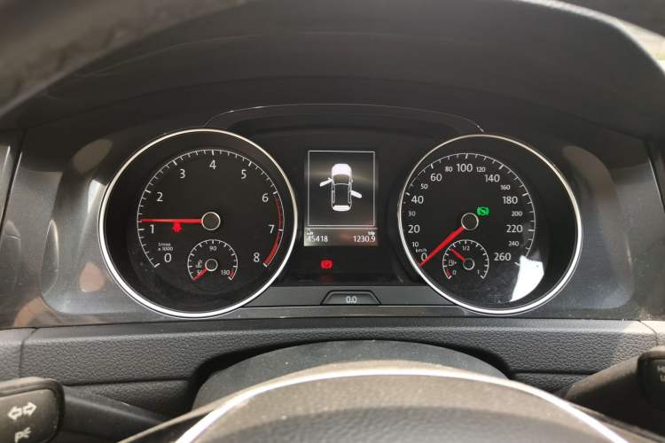 Used Volkswagen Golf 2018 230TSI Automatic Luxury Version Instrument Cluster
