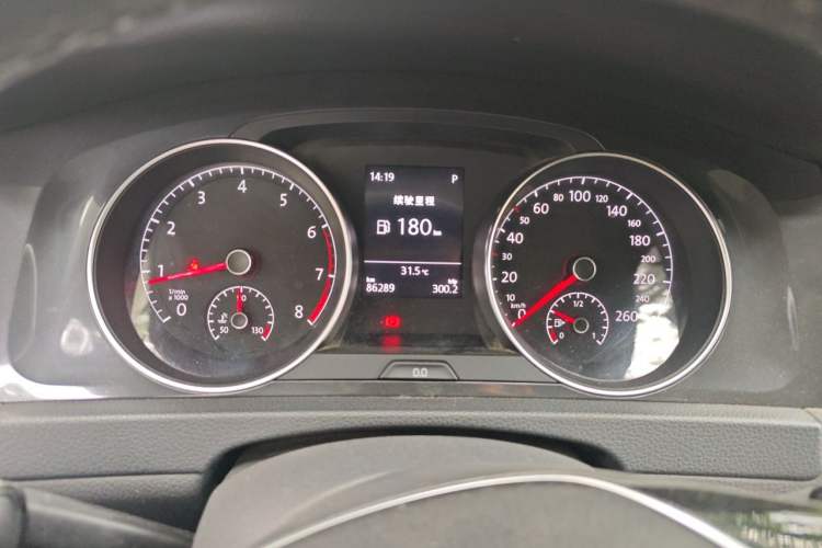 Used Volkswagen Golf 2018 230TSI Automatic Comfort Model Instrument Cluster