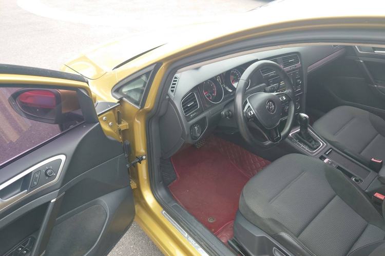 Used Volkswagen Golf 2018 1.6L Automatic Comfort Model Interior 2