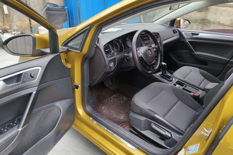 Used Volkswagen Golf 2018 230TSI Automatic Comfort Model Interior 3