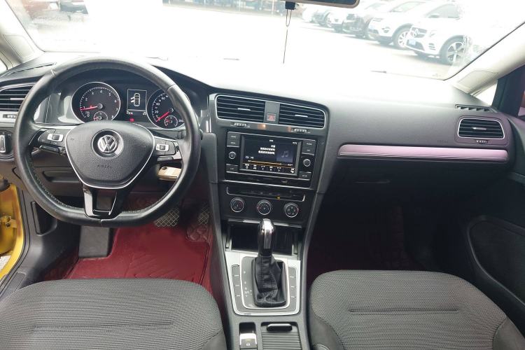 Used Volkswagen Golf 2018 1.6L Automatic Comfort Model Interior 3