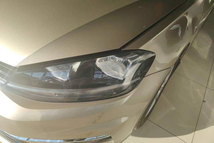 Used Volkswagen Golf 2018 230TSI Automatic Comfort Model Left Front Headlight