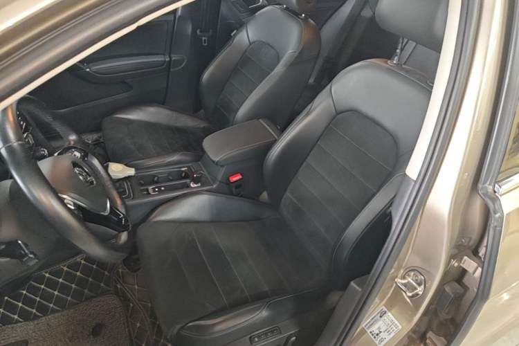 Used Volkswagen Golf 2018 230TSI Automatic Luxury Version Left Front Seat