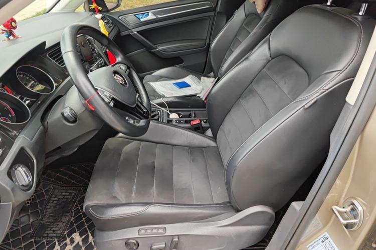Used Volkswagen Golf 2018 230TSI Automatic Luxury Version Left Front Seat