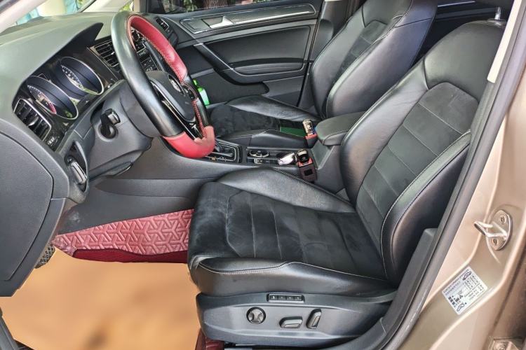 Used Volkswagen Golf 2018 230TSI Automatic Luxury Version Left Front Seat