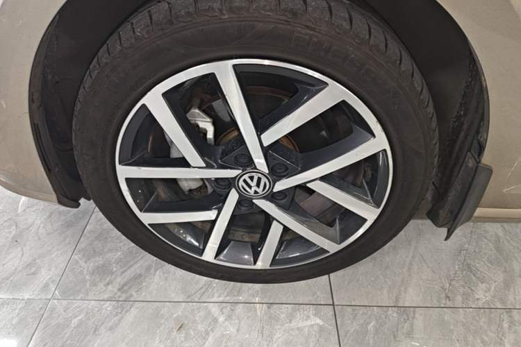 Used Volkswagen Golf 2018 230TSI Automatic Luxury Version Left Front Wheel Hub