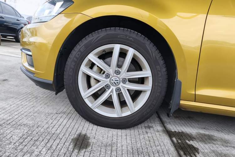 Used Volkswagen Golf 2018 1.6L Automatic Comfort Model Left Front Wheel Hub