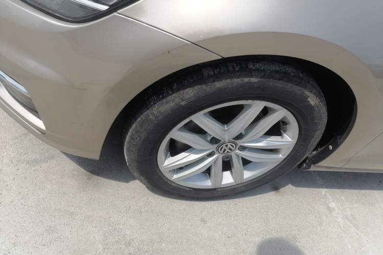 Used Volkswagen Golf 2018 230TSI Automatic Comfort Model Left Front Wheel Hub
