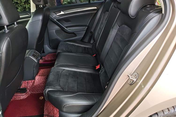 Used Volkswagen Golf 2018 230TSI Automatic Luxury Version Left Rear Seat