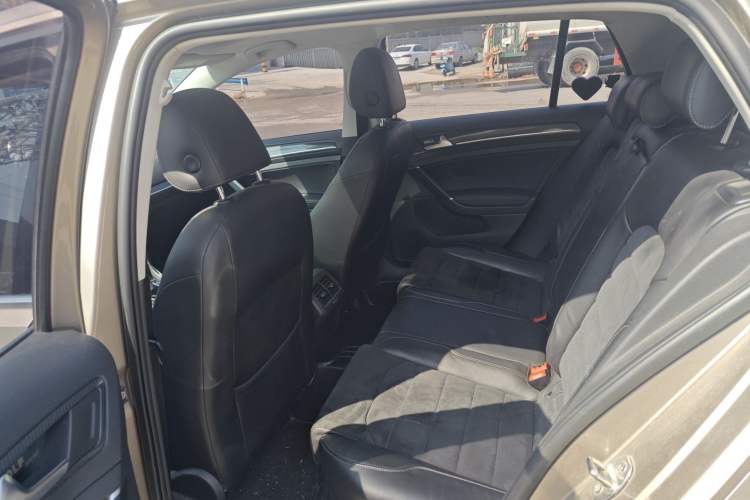 Used Volkswagen Golf 2018 230TSI Automatic Luxury Version Left Rear Seat