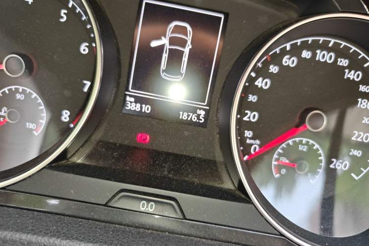 Used Volkswagen Golf 2018 1.6L Automatic Comfort Model Odometer Close Up