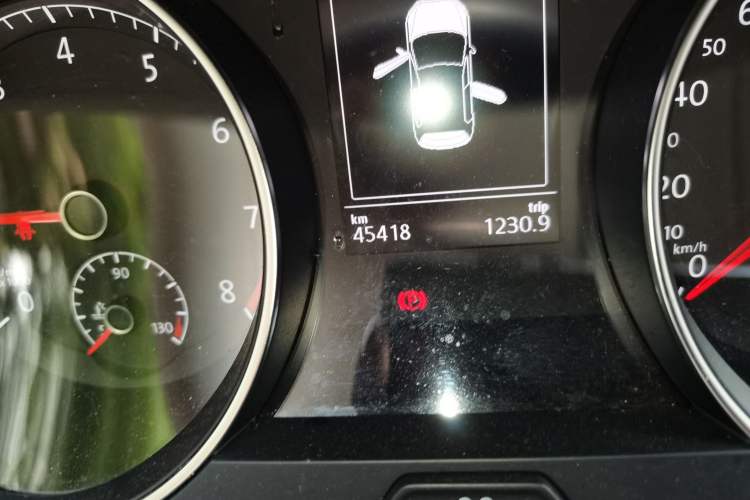 Used Volkswagen Golf 2018 230TSI Automatic Luxury Version Odometer Close Up