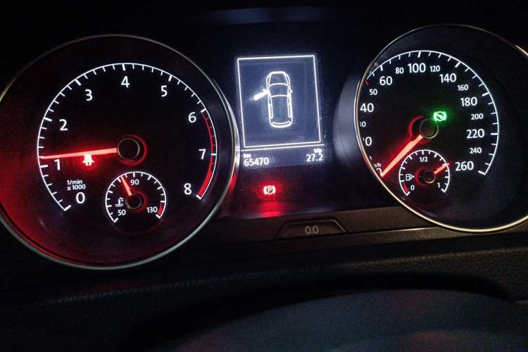 Used Volkswagen Golf 2018 180TSI Automatic Comfort Model Odometer Close Up
