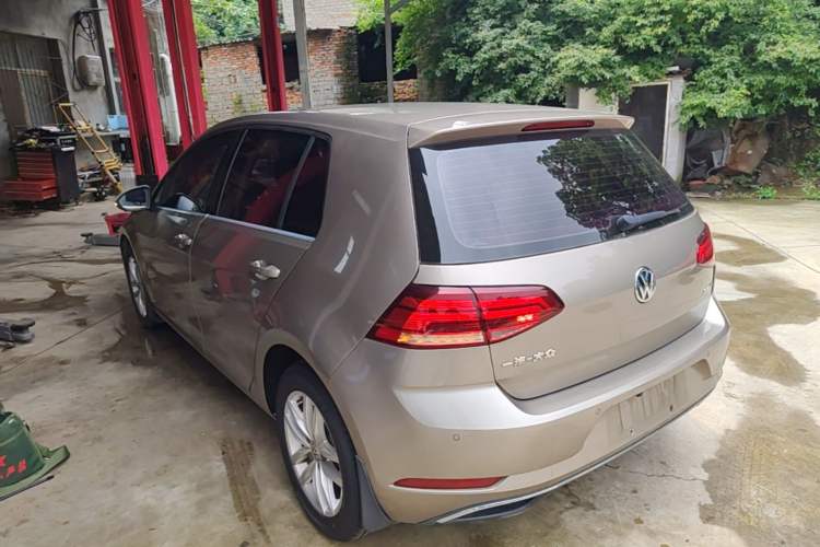Used Volkswagen Golf 2018 1.6L Automatic Comfort Model Rear Left 45 Deg