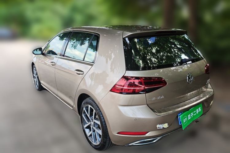 Used Volkswagen Golf 2018 230TSI Automatic Luxury Version Rear Left 45 Deg