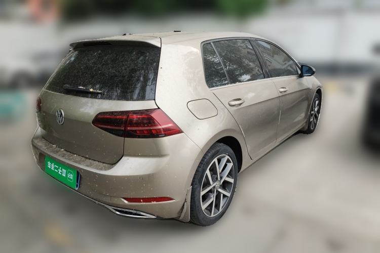 Used Volkswagen Golf 2018 230TSI Automatic Luxury Version Rear Right 45 Deg