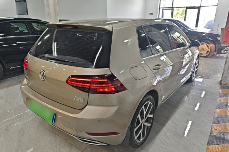Used Volkswagen Golf 2018 230TSI Automatic Luxury Version Rear Right 45 Deg
