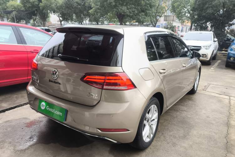 Used Volkswagen Golf 2018 230TSI Automatic Comfort Model Rear Right 45 Deg