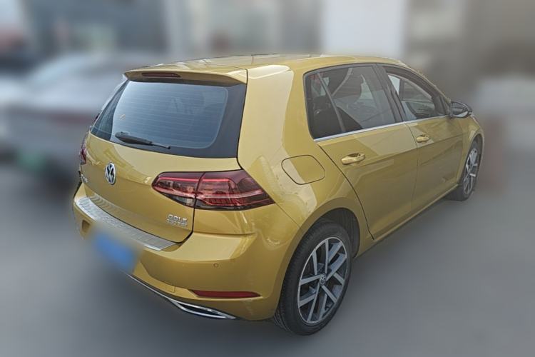 Used Volkswagen Golf 2018 230TSI Automatic Luxury Version Rear Right 45 Deg
