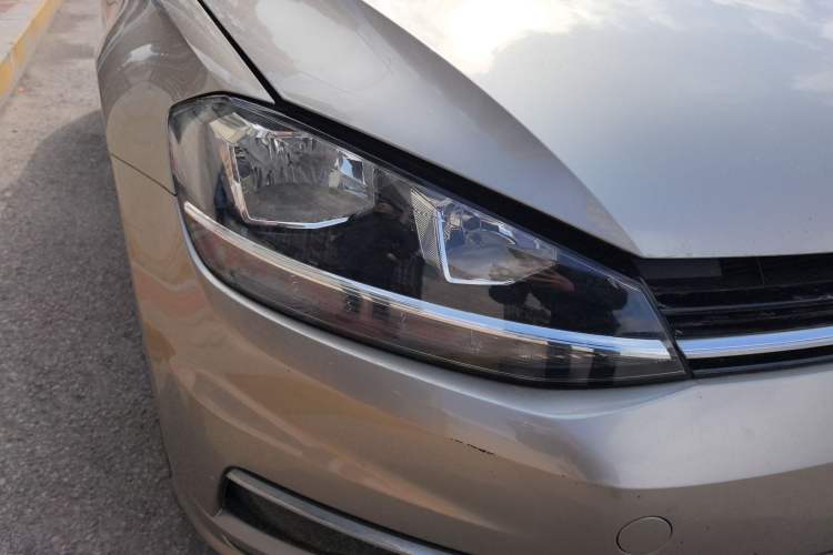 Used Volkswagen Golf 2018 230TSI Automatic Comfort Model Right Front Headlight