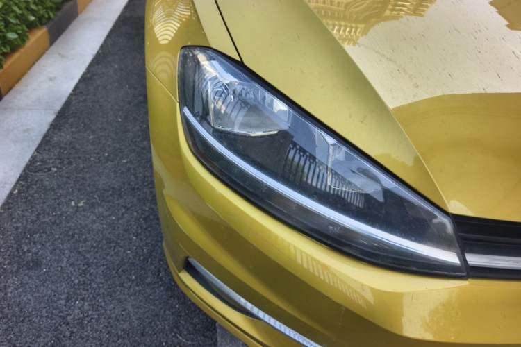 Used Volkswagen Golf 2018 230TSI Automatic Luxury Version Right Front Headlight
