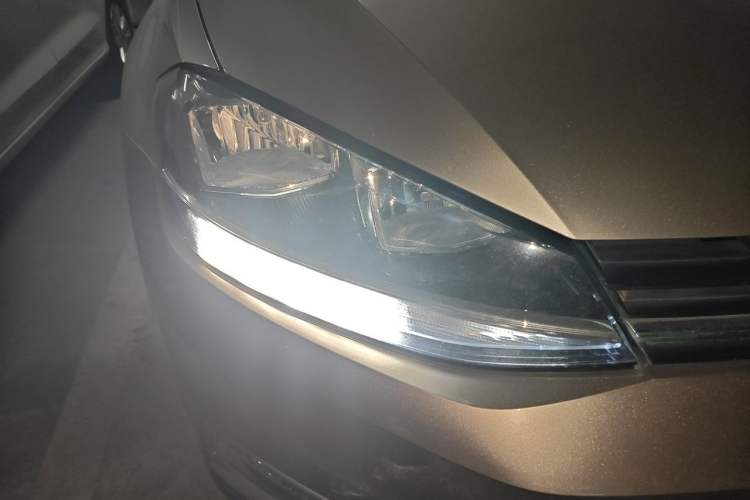 Used Volkswagen Golf 2018 230TSI Automatic Comfort Model Right Front Headlight