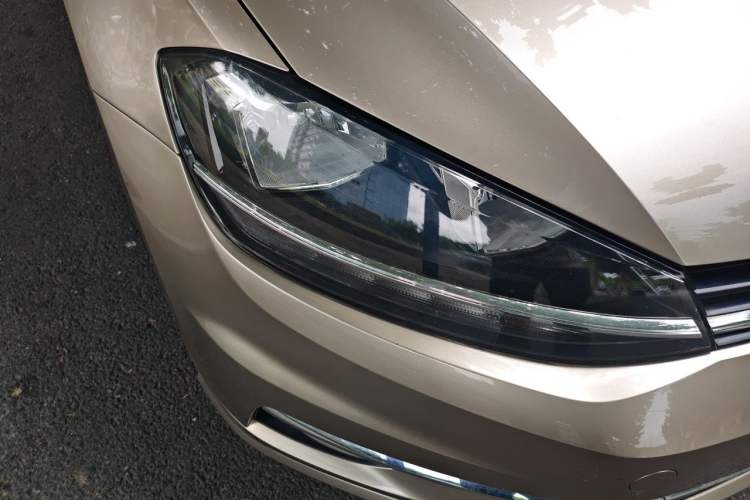 Used Volkswagen Golf 2018 1.6L Automatic Comfort Model Right Front Headlight