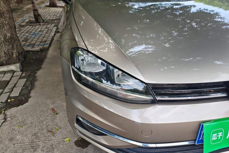 Used Volkswagen Golf 2018 230TSI Automatic Luxury Version Right Front Headlight