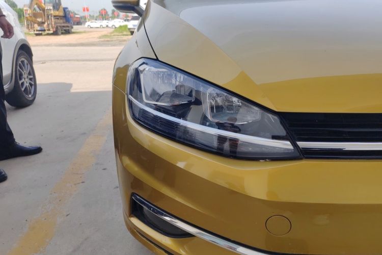 Used Volkswagen Golf 2018 230TSI Automatic Luxury Version Right Front Headlight