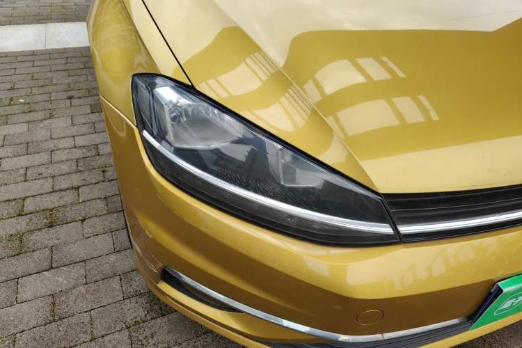 Used Volkswagen Golf 2018 230TSI Automatic Luxury Version Right Front Headlight