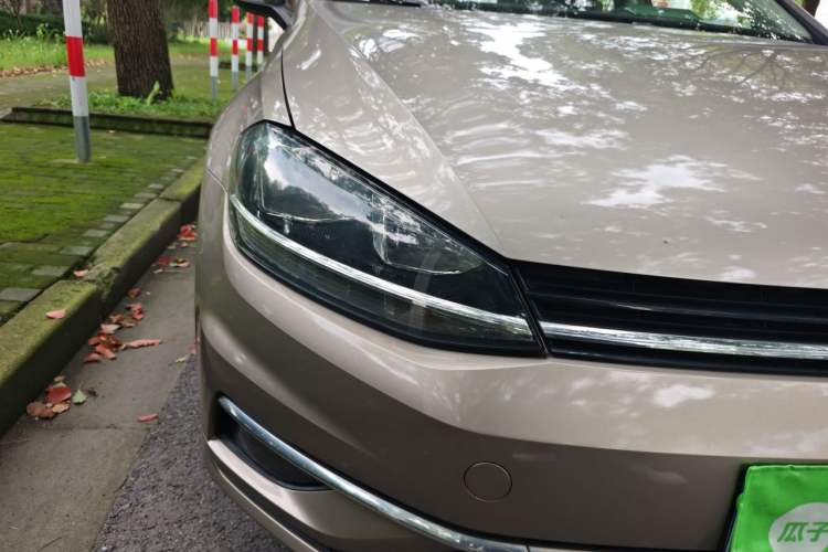 Used Volkswagen Golf 2018 230TSI Automatic Comfort Model Right Front Headlight