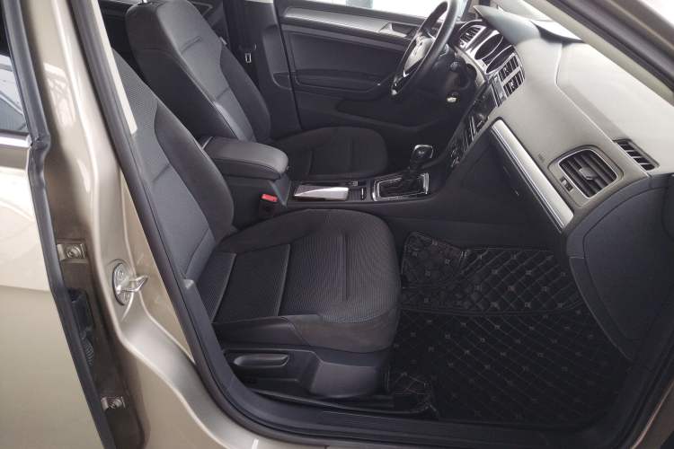 Used Volkswagen Golf 2018 1.6L Automatic Comfort Model Right Front Seat