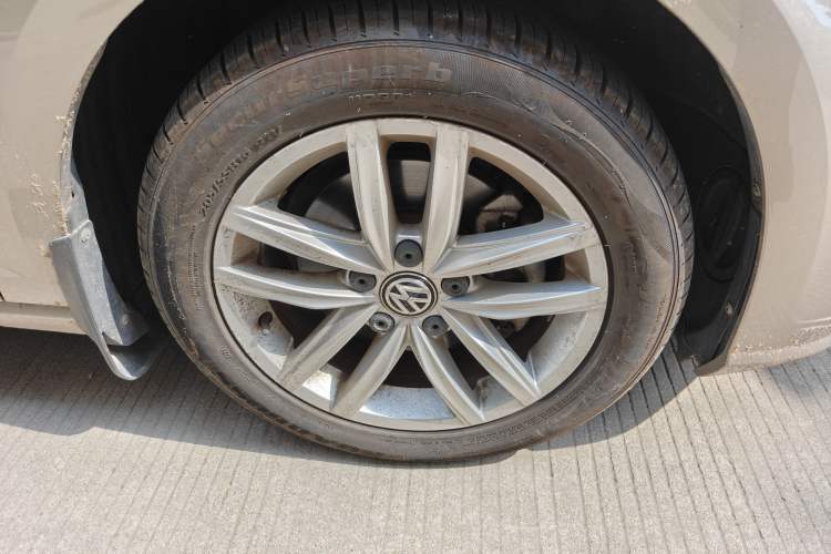 Used Volkswagen Golf 2018 1.6L Automatic Comfort Model Right Front Wheel Hub