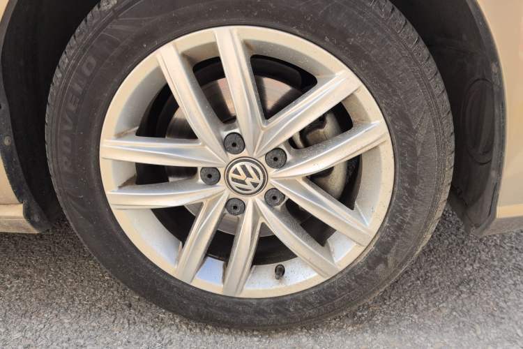 Used Volkswagen Golf 2018 230TSI Automatic Comfort Model Right Front Wheel Hub
