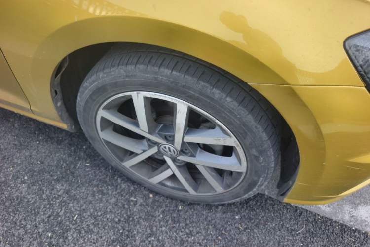 Used Volkswagen Golf 2018 230TSI Automatic Luxury Version Right Front Wheel Hub