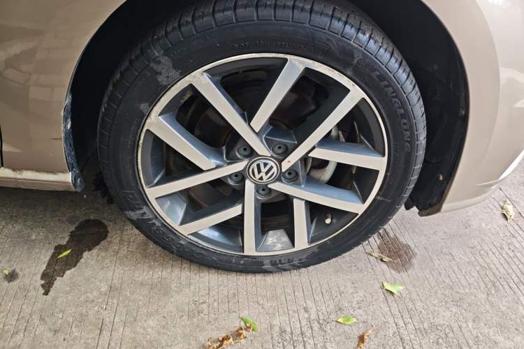 Used Volkswagen Golf 2018 230TSI Automatic Luxury Version Right Front Wheel Hub