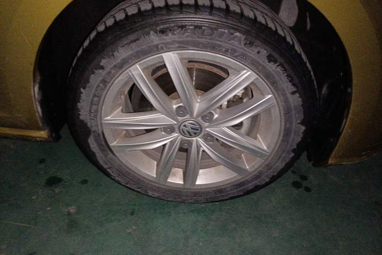 Used Volkswagen Golf 2018 180TSI Automatic Comfort Model Right Front Wheel Hub