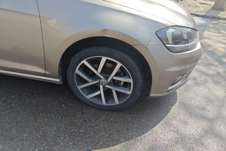 Used Volkswagen Golf 2018 230TSI Automatic Luxury Version Right Front Wheel Hub