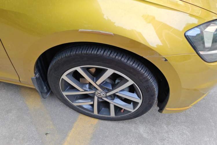 Used Volkswagen Golf 2018 230TSI Automatic Luxury Version Right Front Wheel Hub