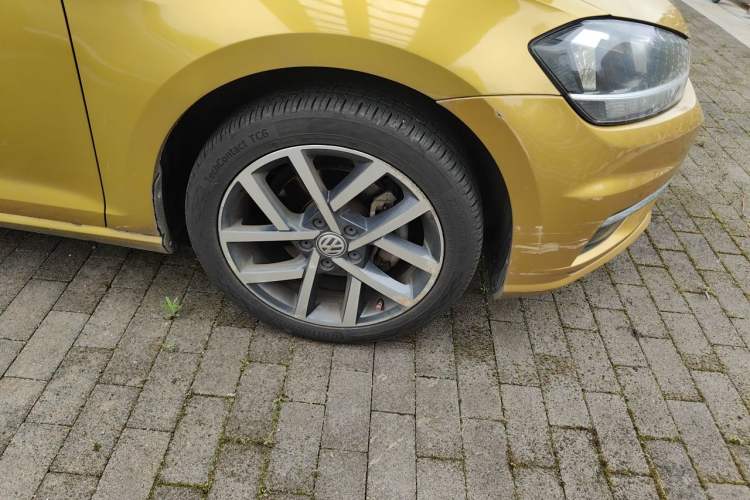 Used Volkswagen Golf 2018 230TSI Automatic Luxury Version Right Front Wheel Hub