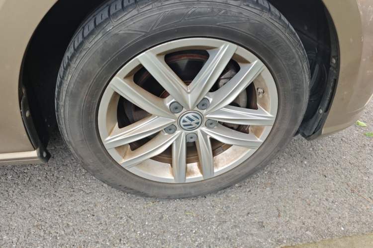 Used Volkswagen Golf 2018 230TSI Automatic Comfort Model Right Front Wheel Hub