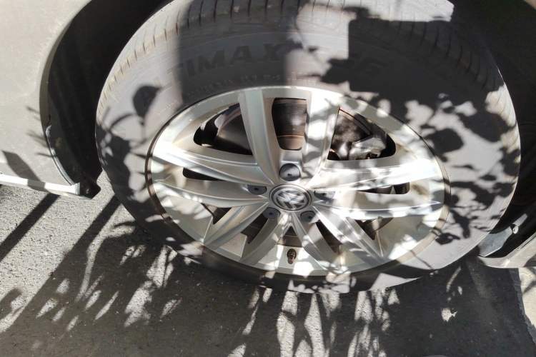 Used Volkswagen Golf 2018 230TSI Automatic Comfort Model Right Front Wheel Hub