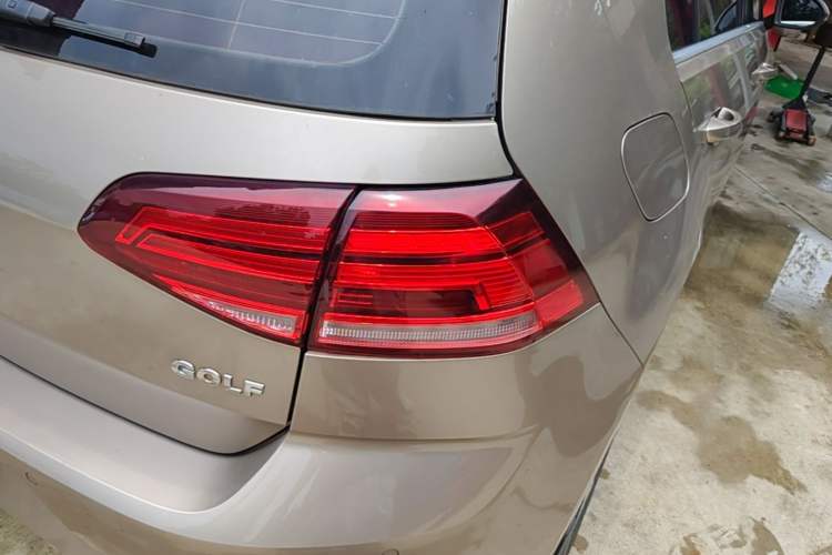 Used Volkswagen Golf 2018 1.6L Automatic Comfort Model Right Rear Taillight