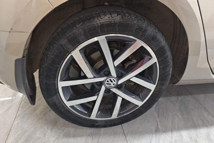 Used Volkswagen Golf 2018 230TSI Automatic Luxury Version Right Rear Wheel Hub
