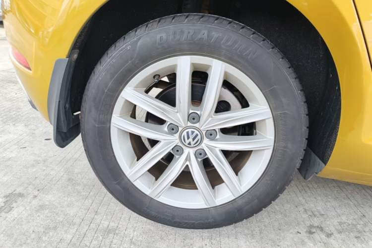 Used Volkswagen Golf 2018 1.6L Automatic Comfort Model Right Rear Wheel Hub