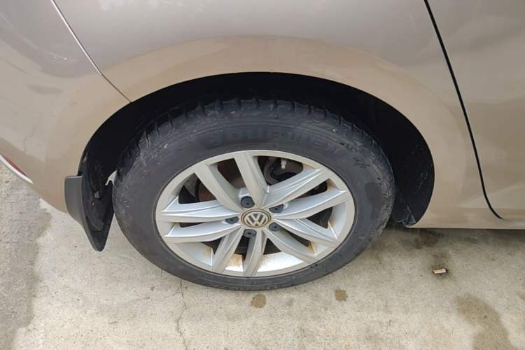 Used Volkswagen Golf 2018 1.6L Automatic Comfort Model Right Rear Wheel Hub