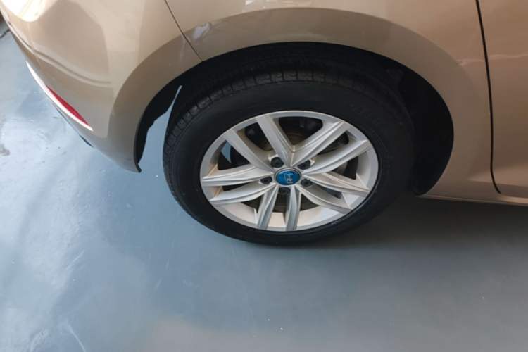 Used Volkswagen Golf 2018 230TSI Automatic Comfort Model Right Rear Wheel Hub