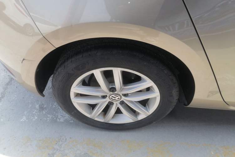 Used Volkswagen Golf 2018 230TSI Automatic Comfort Model Right Rear Wheel Hub