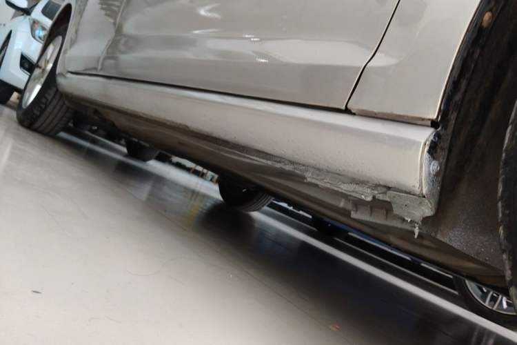 Used Volkswagen Golf 2018 1.6L Automatic Fashion Model Right Side Sill